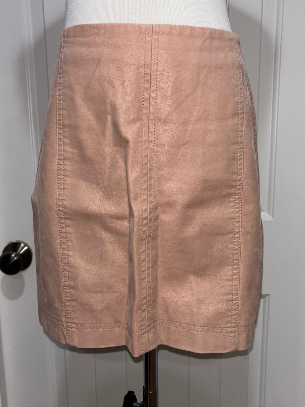 🩰💅 BRAND NEW - Free People Pink Faux Suede Skirt💅🩰
